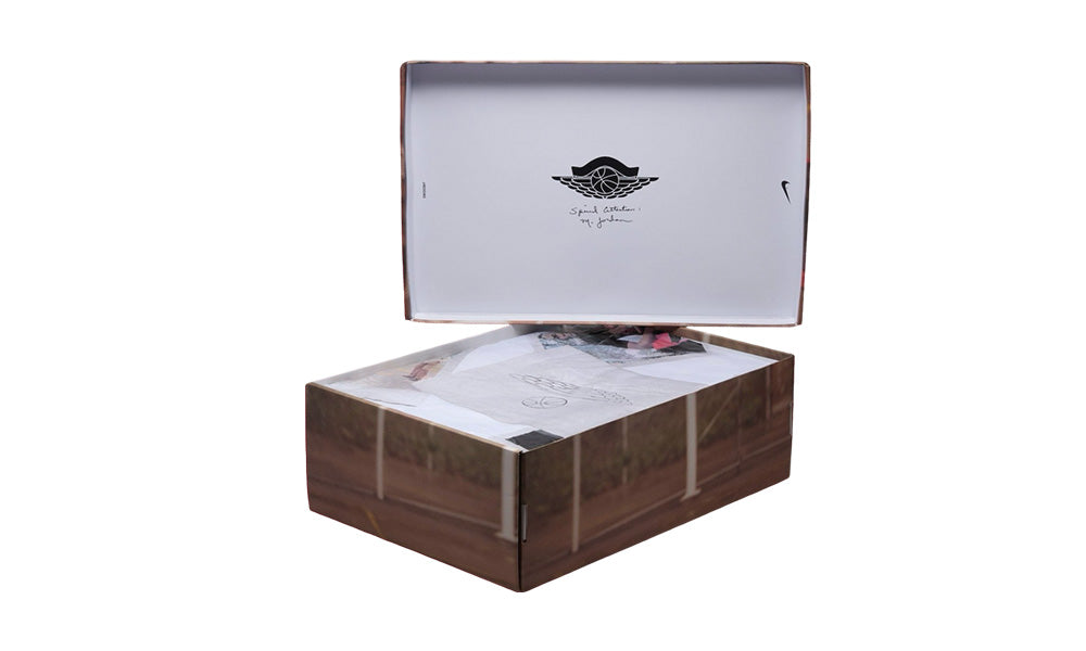 Detalii cutie și capac Jordan 1 Black Toe Reimagined