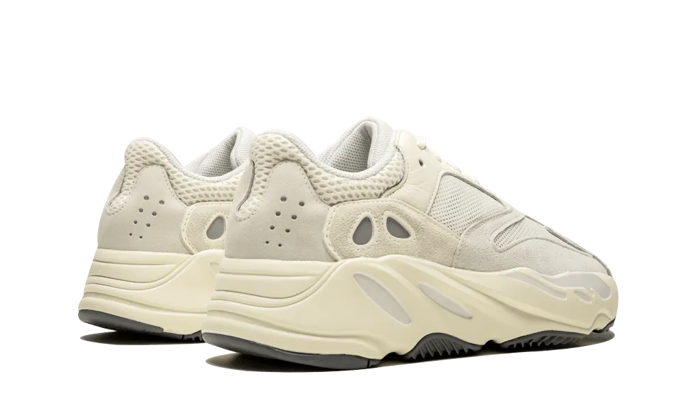 Yeezy Boost 700 Analog