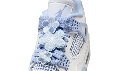 Detaliu patch Jordan 4 Retro Aluminium Forget Me Not