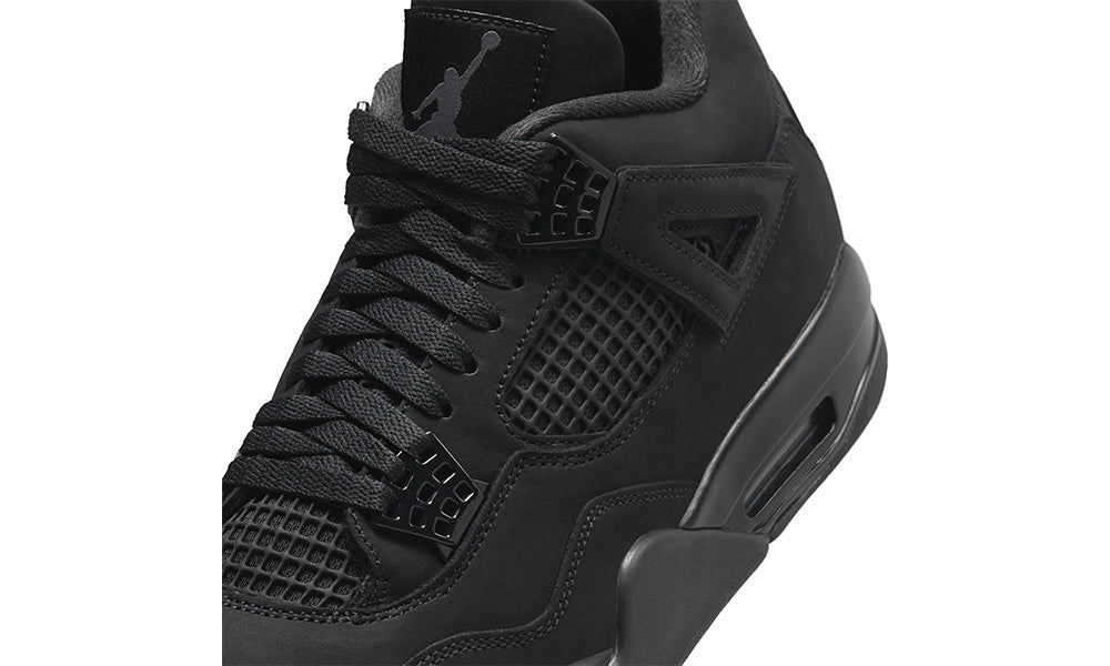 Detaliu Jordan 4 Retro Black Cat (2025)