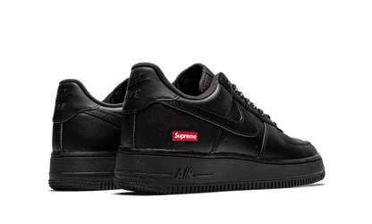 Nike Air Force 1 Low Supreme Black imagine spate