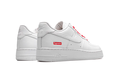 Nike Air Force 1 Low Supreme White imagine spate