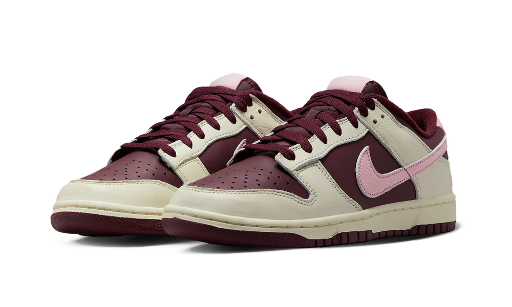 Nike Dunk Low Valentine's Day imagine sneaker