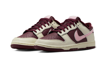 Nike Dunk Low Valentine's Day imagine sneaker